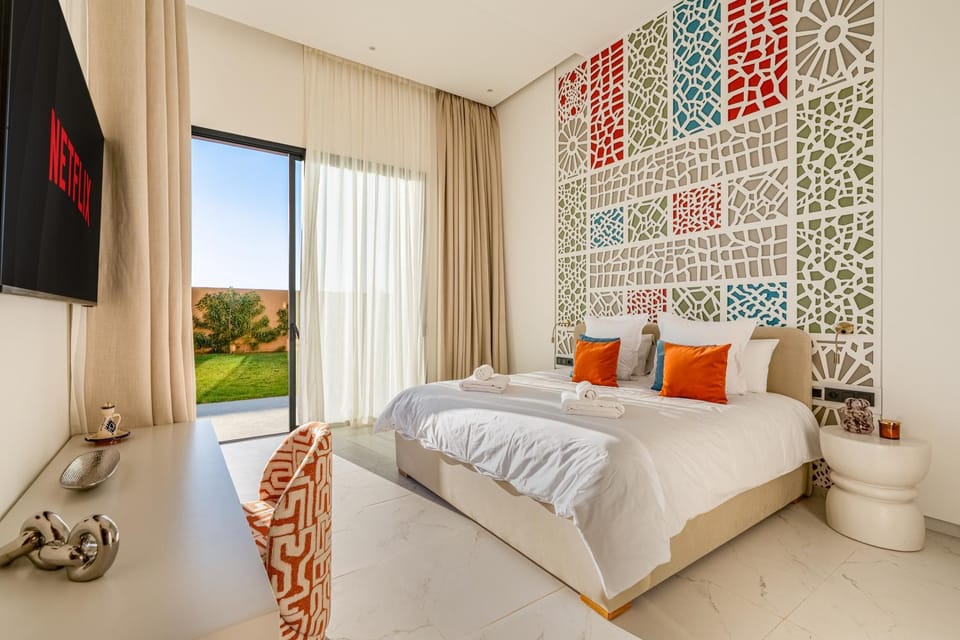 TV and multimedia, Photo of the whole room, Bedroom