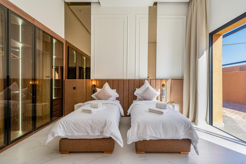 Bed, Photo of the whole room, Bedroom, towels