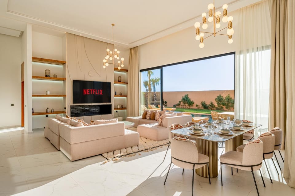 TV and multimedia, Living room, Seating area, Dining area