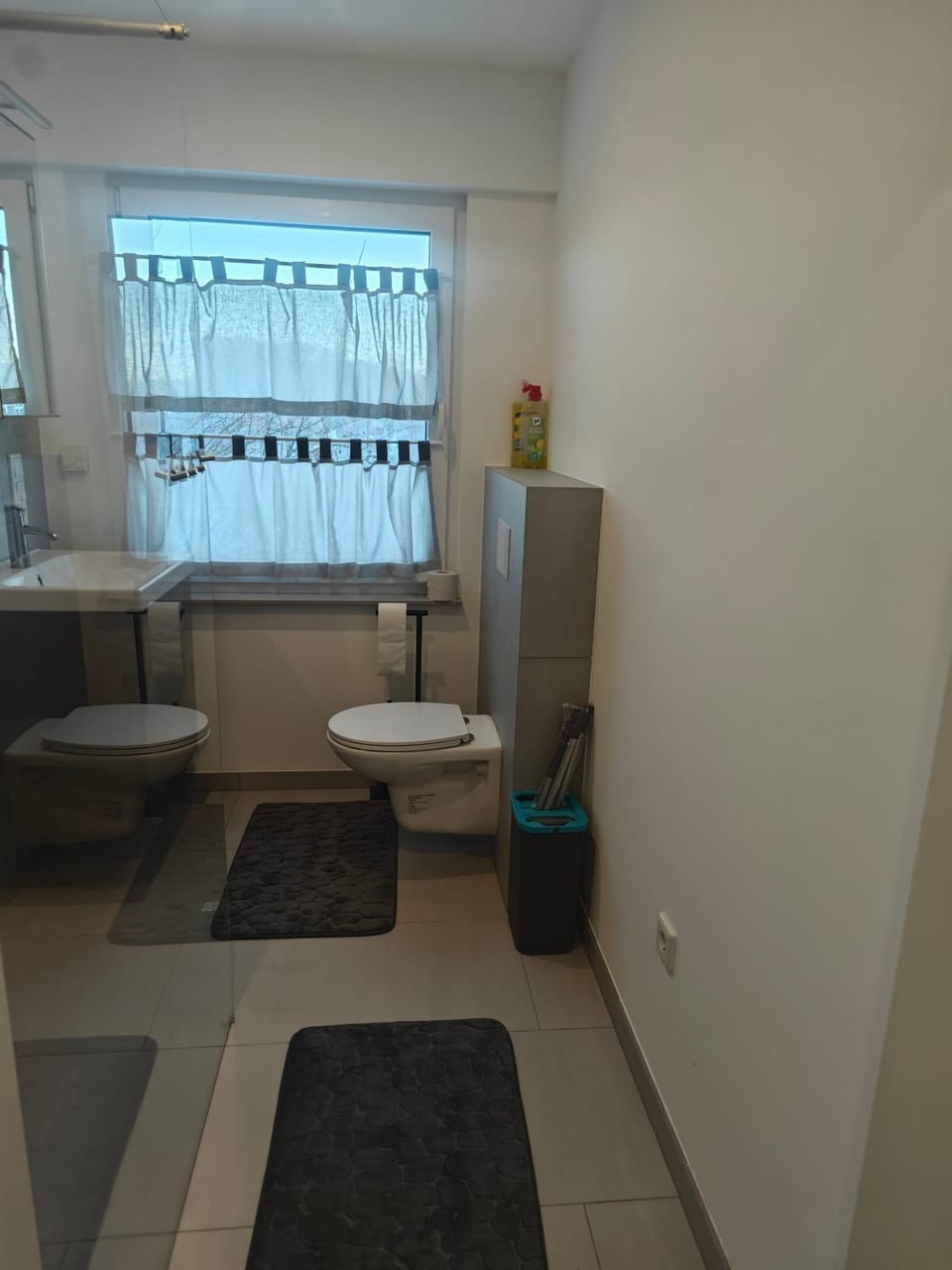 Toilet, Bathroom, towels