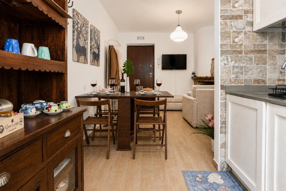 Communal lounge/ TV room, TV and multimedia, Kitchen or kitchenette, Photo of the whole room, Dining area, Communal kitchen, Lunch, kitchen