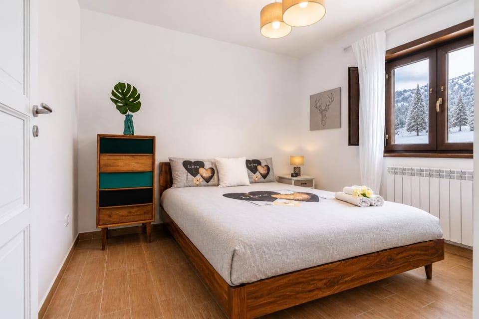 Bed, View (from property/room), Photo of the whole room, Bedroom, Mountain view, furniture