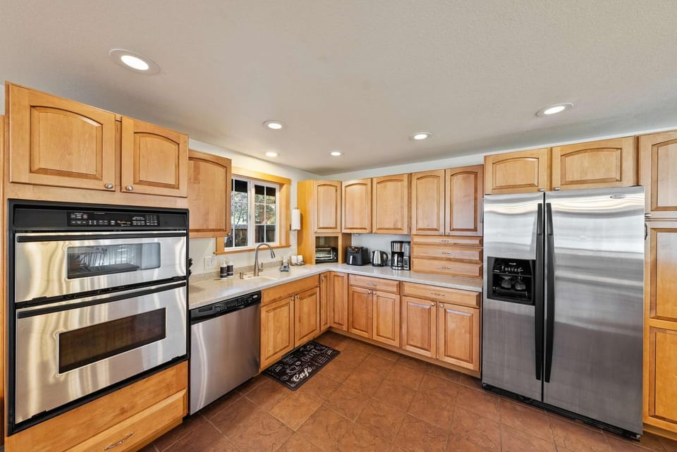 Kodiak Clubhouse Stay for 4 House in Bend