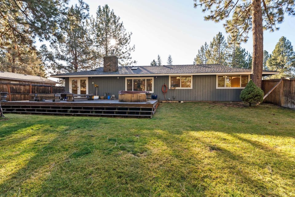 Kodiak Clubhouse Stay for 4 House in Bend