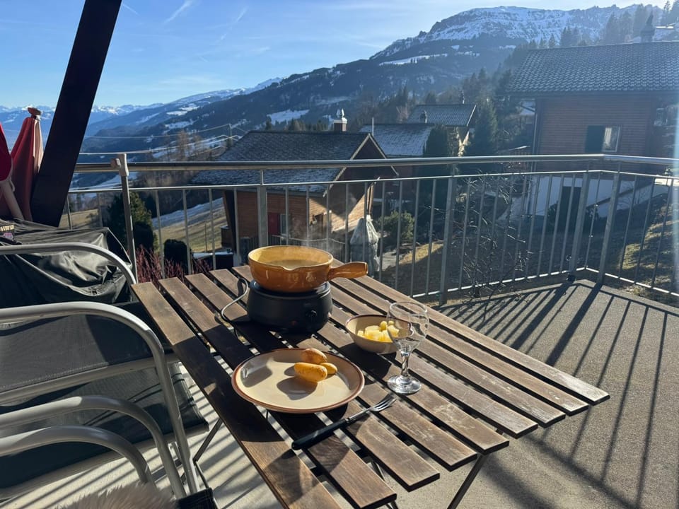 Patio, Day, Natural landscape, Balcony/Terrace, Food and drinks