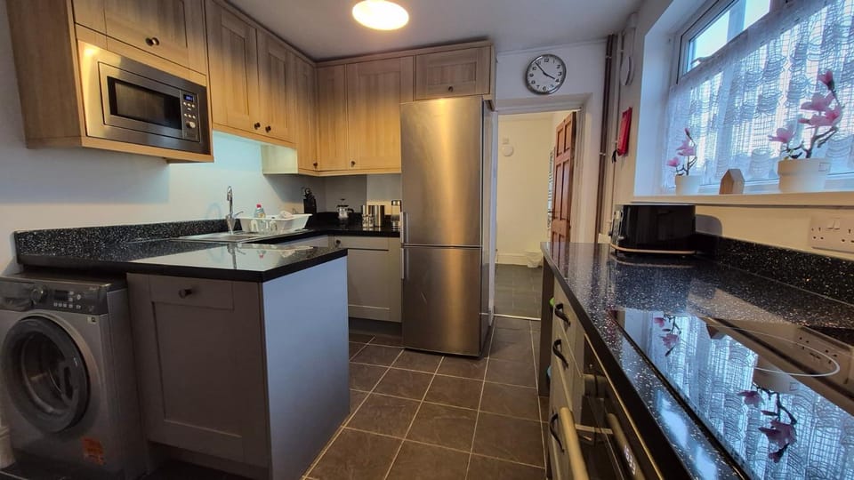 Swansea City & Bay 4-Bedroom House Bed and Breakfast in Swansea