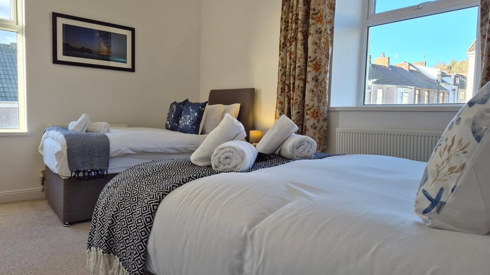 Swansea City & Bay 4-Bedroom House Bed and Breakfast in Swansea