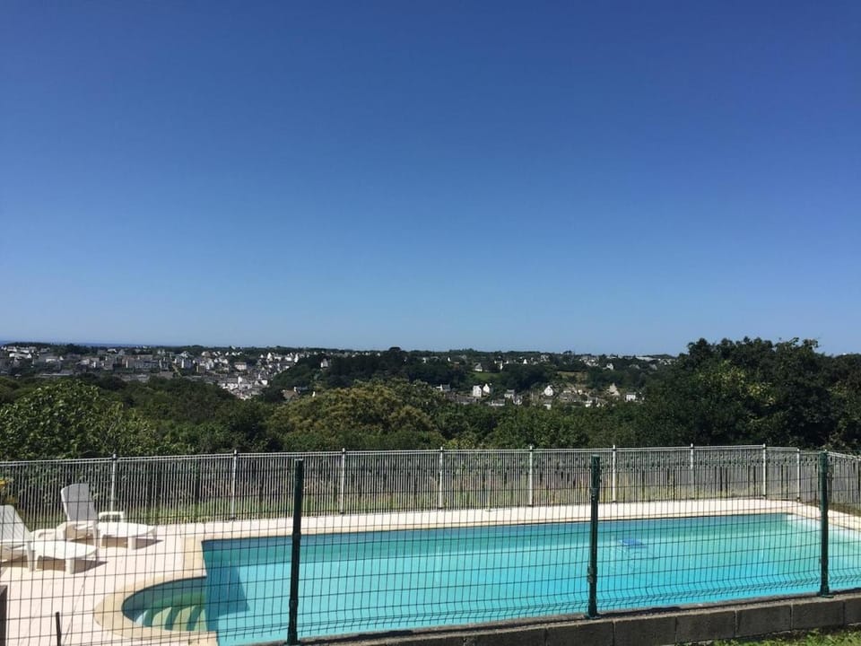 Villa Ty Ar Menez vue dégagée sur port et océan Villa in Finistere