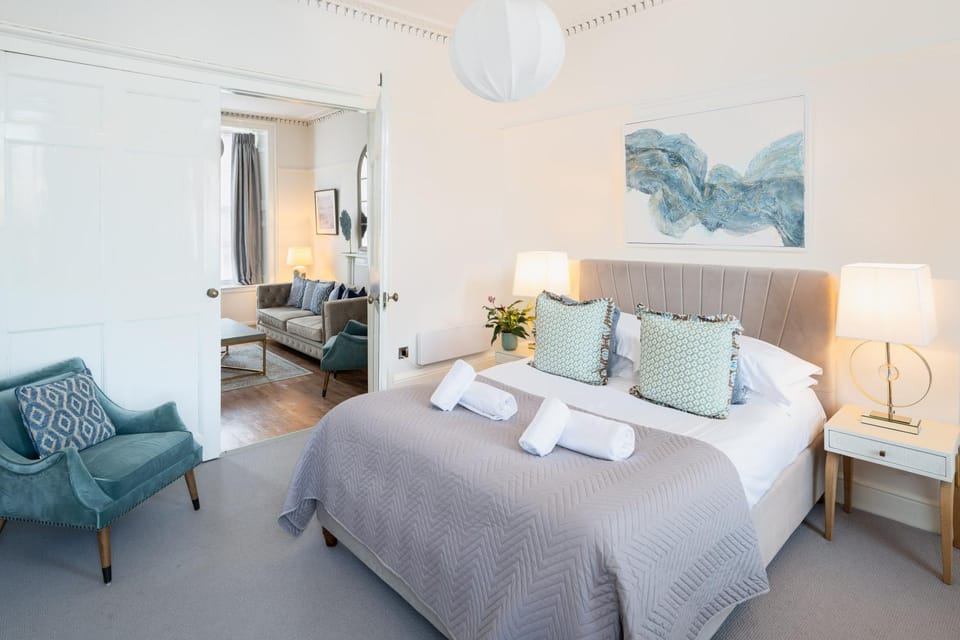 Stylish Retreat in Central Lyme Regis Sleeps 2 plus one Apartment in Lyme Regis