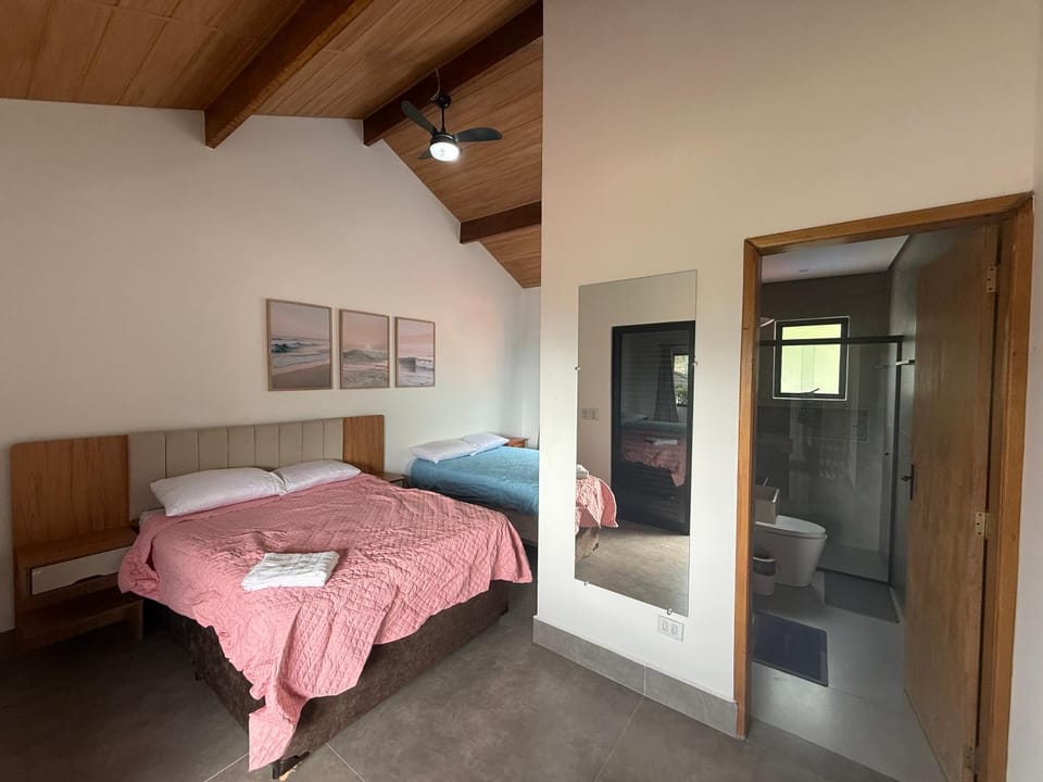 Casa 4 Suites a 200m da Praia ate 14 pessoas Sao Sebastiao House in São Sebastião