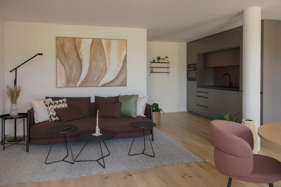 TV and multimedia, Kitchen or kitchenette, Living room, Seating area