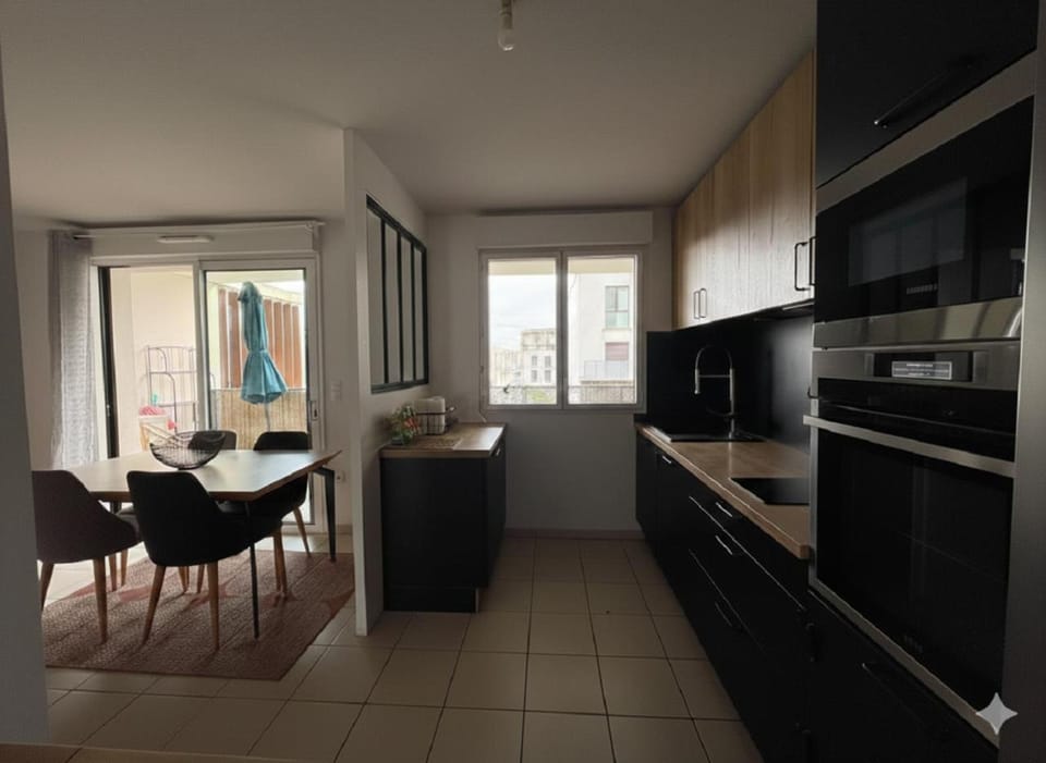 Kitchen or kitchenette, Dining area, dishwasher, oven, stove