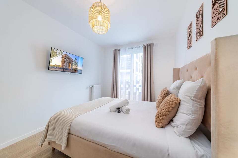 2 Bedroom Apartment for 6 with Private Parking - Elevator - High-Speed WiFi Apartment in Noisy-le-Grand