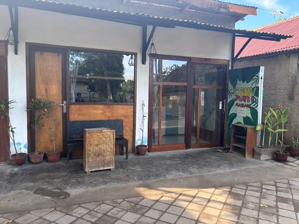 Sony massage Inn in Pemenang