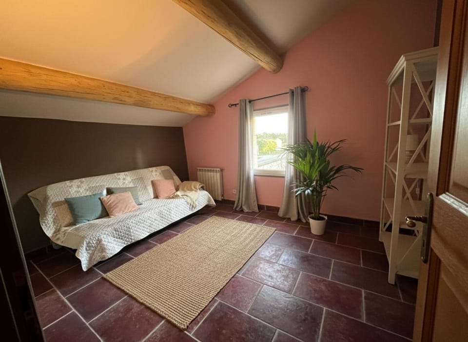Photo of the whole room, Bedroom
