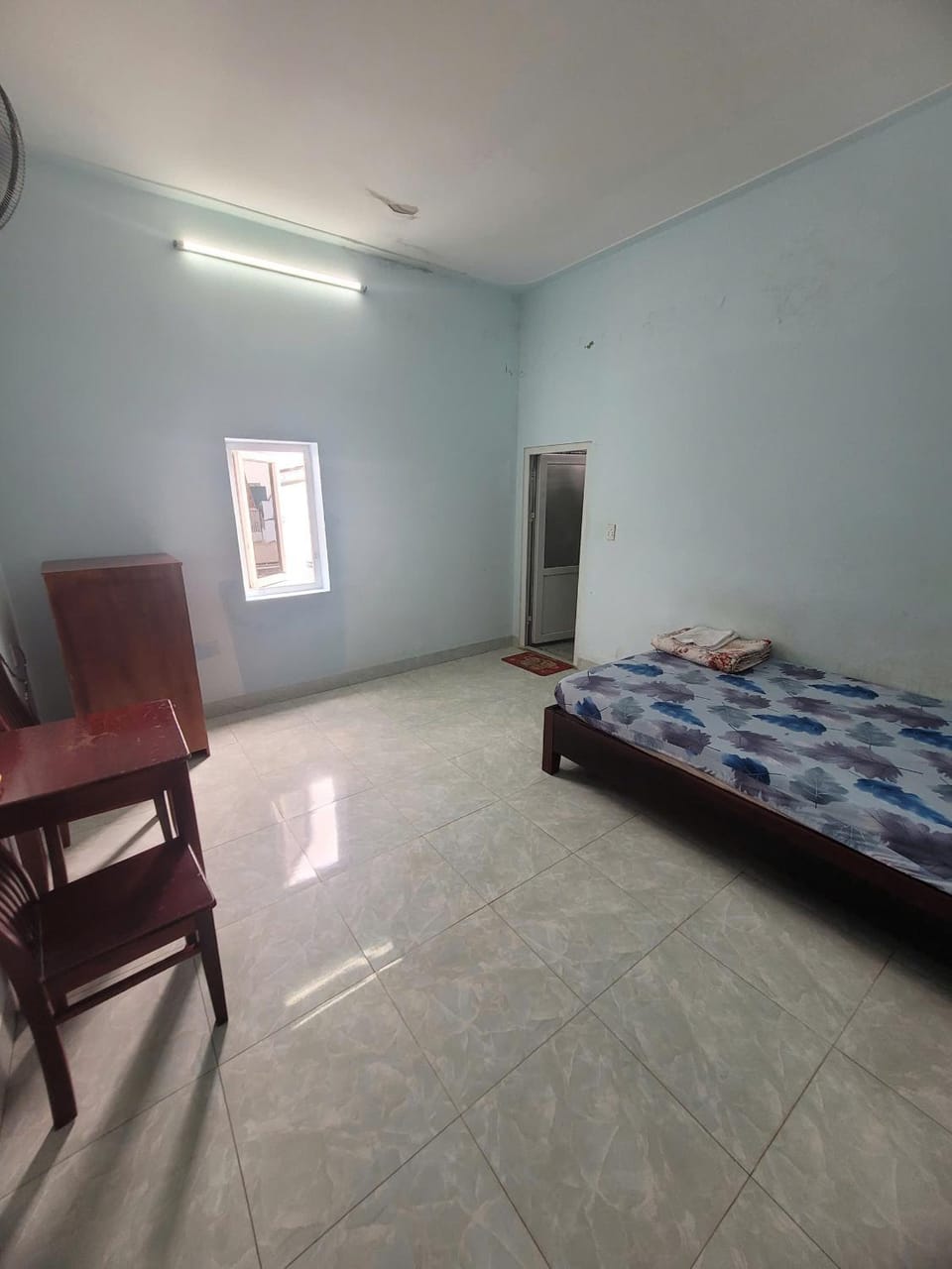 Bed, Photo of the whole room, Seating area, Bedroom