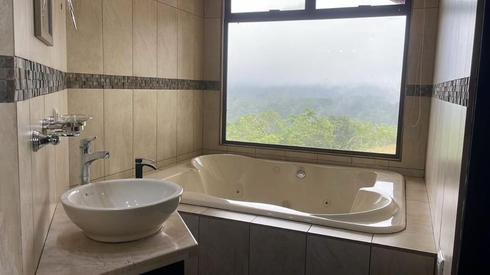 Arenal, Completely Yours Ultra Private Estate House in La Fortuna