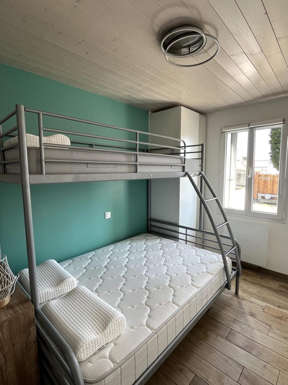 Bedroom, bunk bed