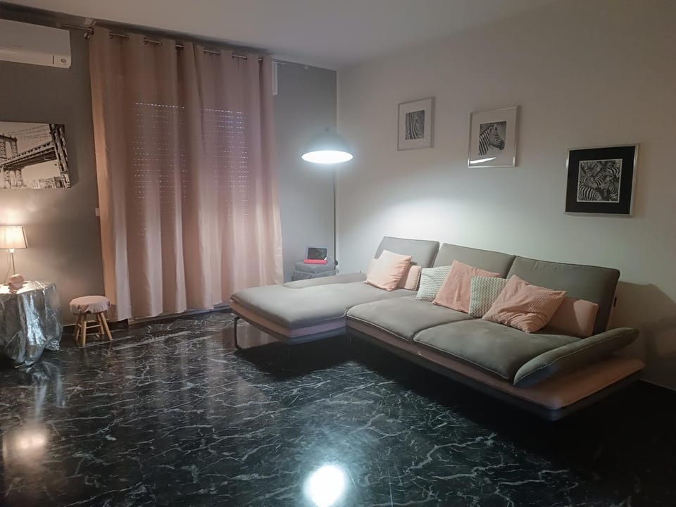 Communal lounge/ TV room, Living room, Seating area