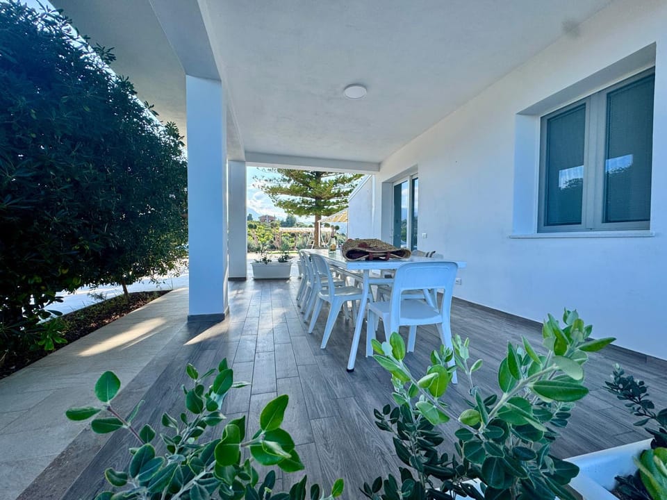 Patio, Dining area