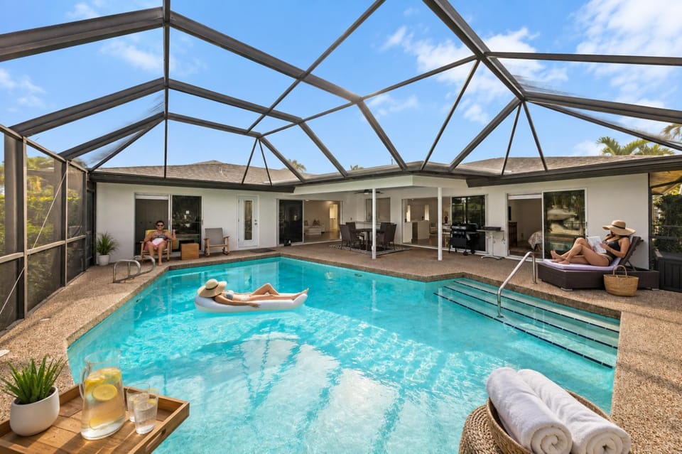 Waterfront Family Retreat Pool Dock 4 Bikes House in Cypress Lake