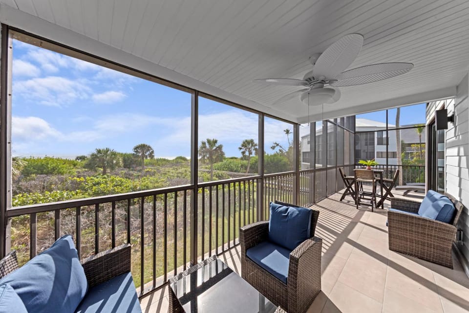 Gulf-Front Water Views Garage Beach Gear House in Sanibel Island