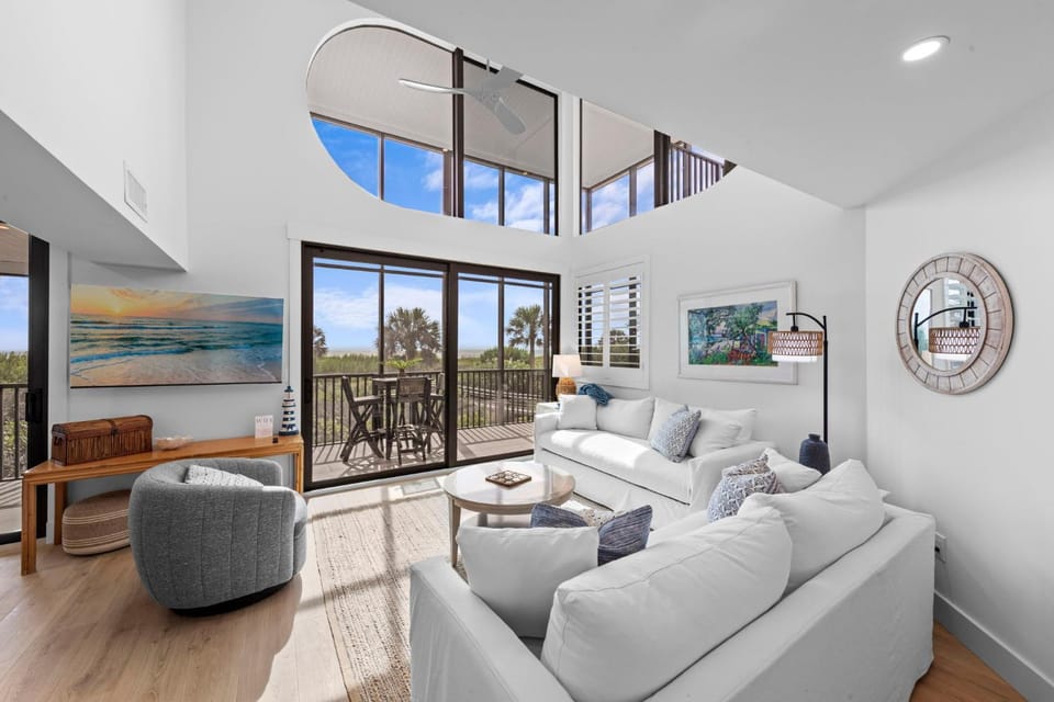 Gulf-Front Water Views Garage Beach Gear House in Sanibel Island