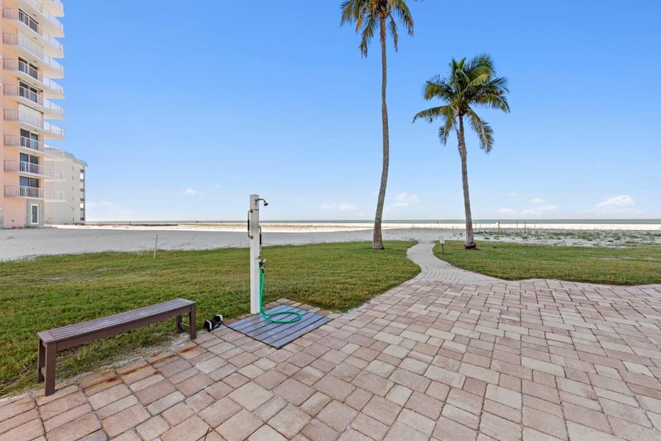 102B Gulf Water Views 2 Bikes Beach Items House in Estero Island
