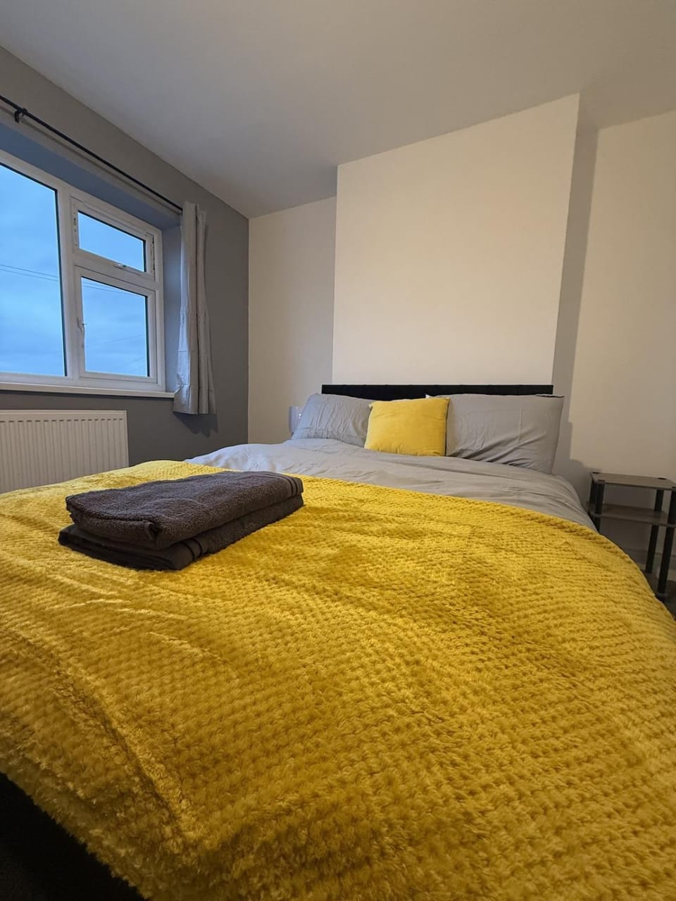 Renovated Property in perfect grimsby location! Apartment in Grimsby