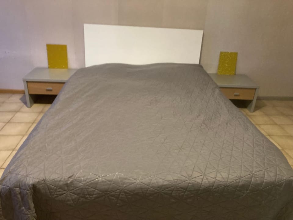 Geräumiges ganzes Apartment 90 m Zwei Schlafzimmer Wlan Privat Parkplatz große Küche mit Essbereich Badewanne Waschmaschine Spülmaschine gesamte Unterkunft gehört Ihnen Apartment in Oberhausen