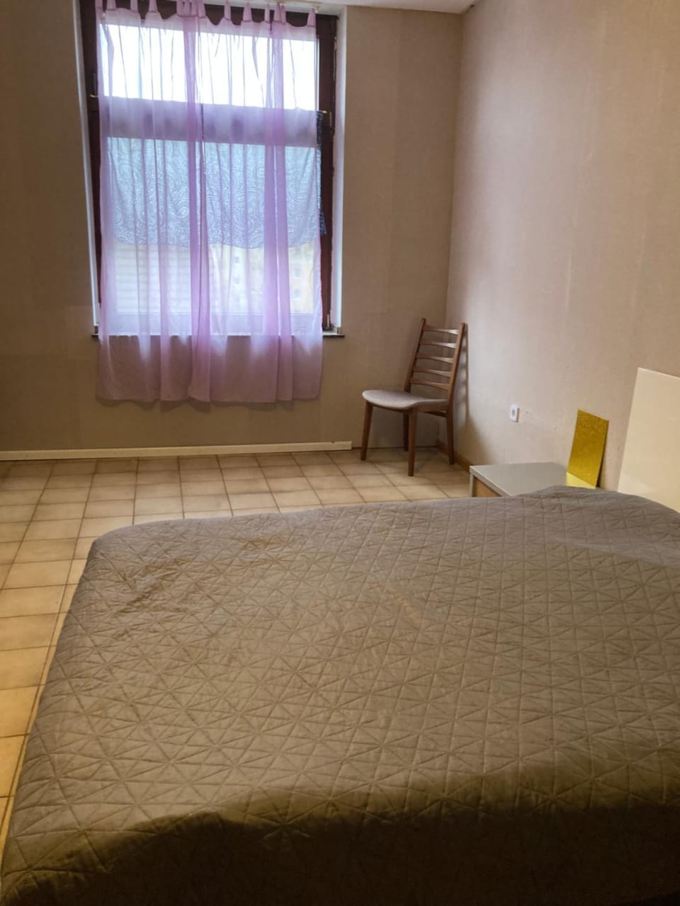 Geräumiges ganzes Apartment 90 m Zwei Schlafzimmer Wlan Privat Parkplatz große Küche mit Essbereich Badewanne Waschmaschine Spülmaschine gesamte Unterkunft gehört Ihnen Apartment in Oberhausen