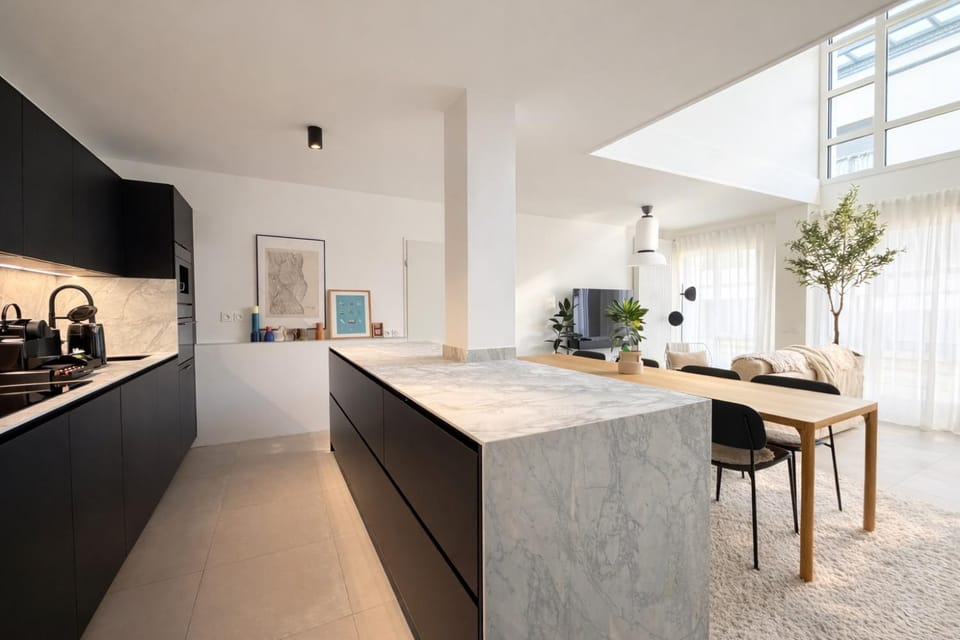 Kitchen or kitchenette, Dining area, stove