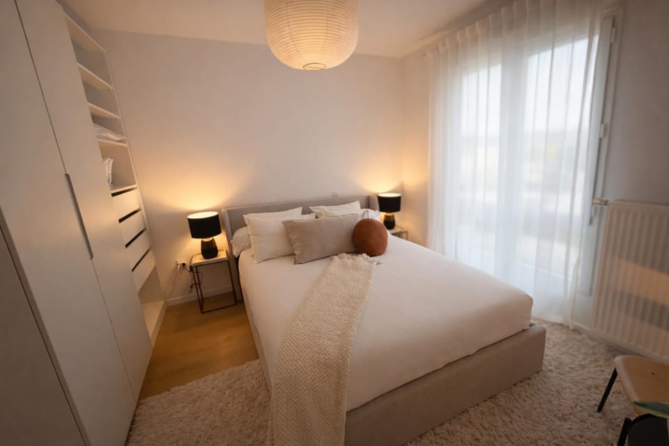 Bed, Photo of the whole room, Bedroom, wardrobe