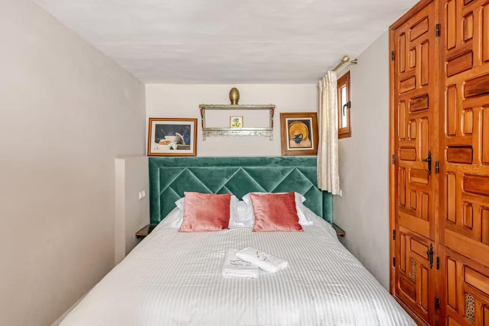Bed, Photo of the whole room, Bedroom, wardrobe