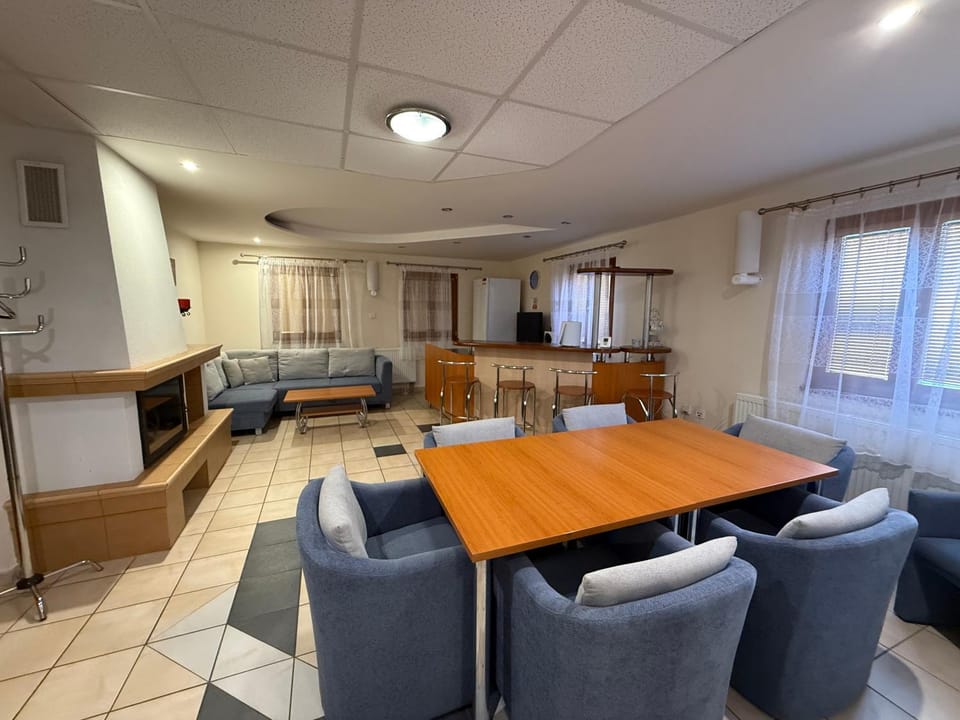 Communal lounge/ TV room