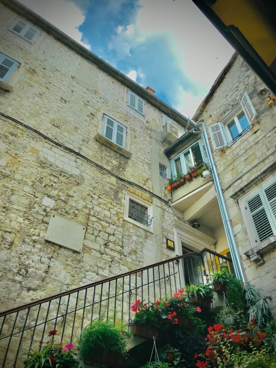 Facade/entrance