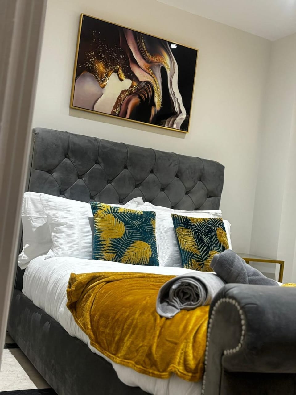 Bed, Photo of the whole room, Bedroom