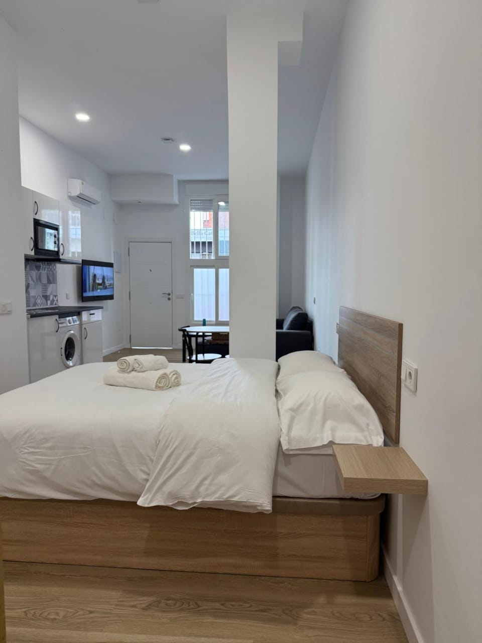 APARTAMENTOS ZONA 2 justo al lado de la ESTACIÓN DE TREN Y BUS MARÍA ZAMBRANO Apartment in Malaga
