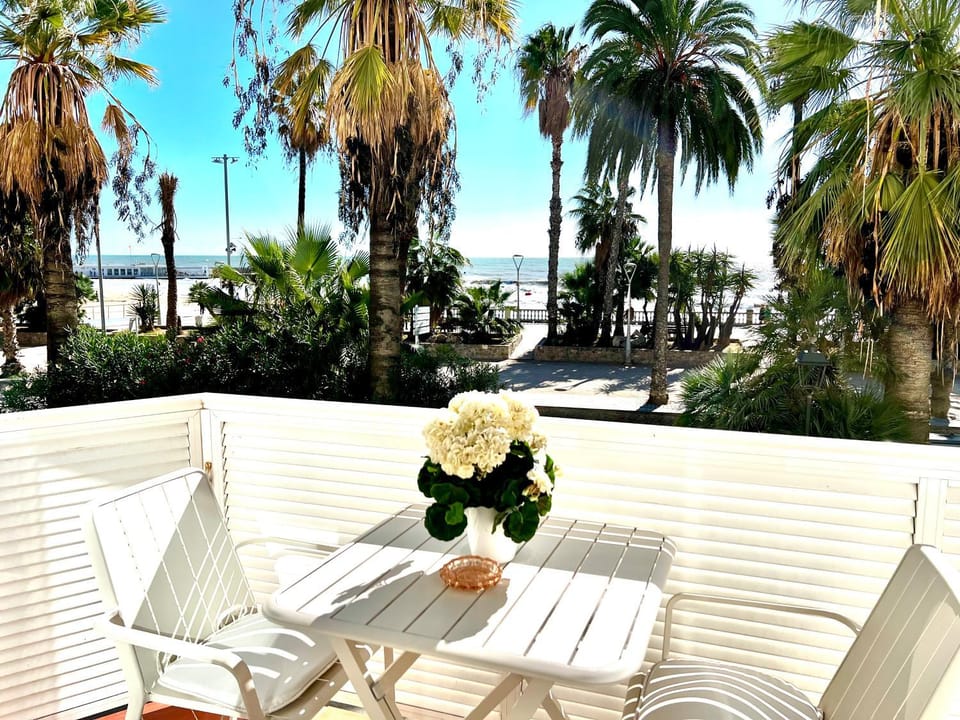 Restaurant/places to eat, Day, Beach, Beach, Sea view, Sea view