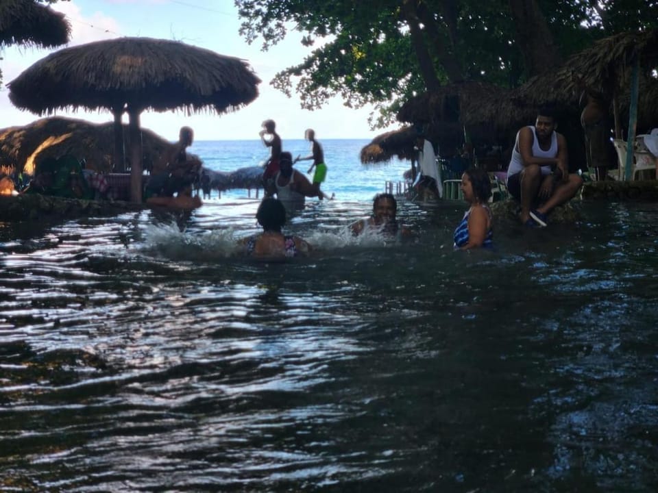 2 Bdrm, 1 Bath, Wifi, Near River and Beach, 2R Apartment in Dominican Republic