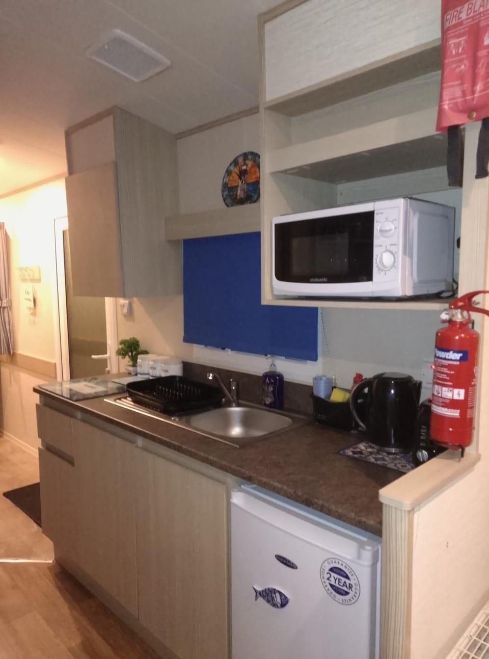 Bluebird Caravan, Golden Gate Holiday Park, Abergele Apartment in Towyn