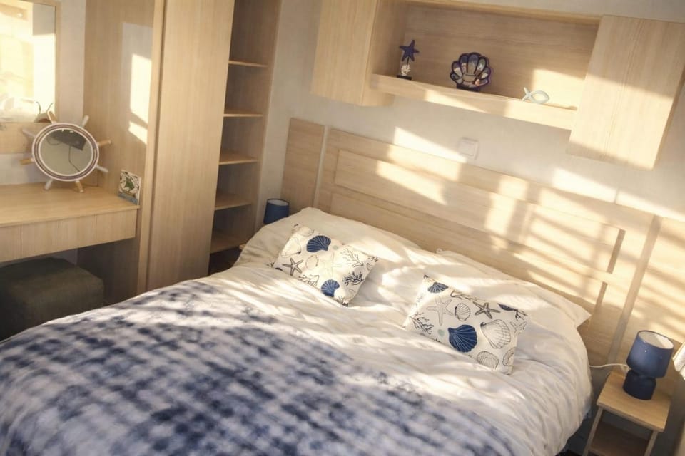 Bluebird Caravan, Golden Gate Holiday Park, Abergele Apartment in Towyn