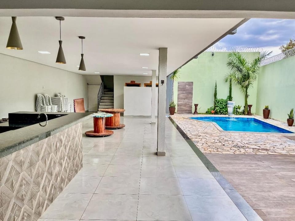 Casa com piscina e cascata e spa fogão a lenha House in Uberaba