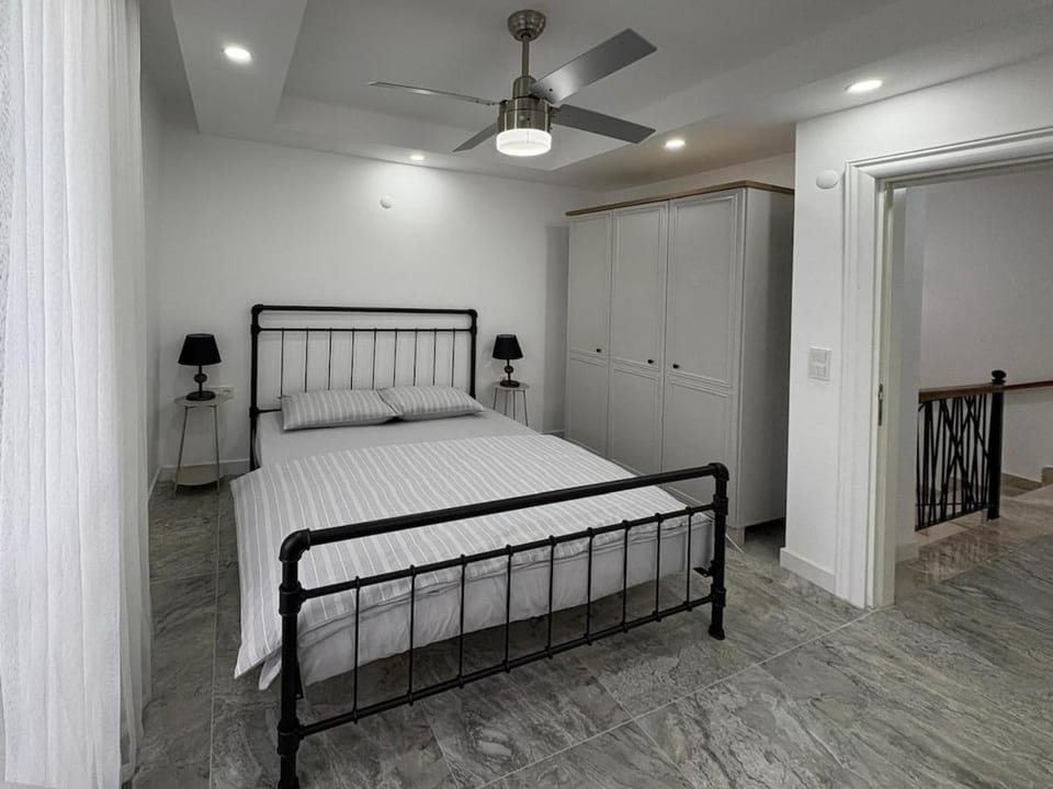Villa with Private Pool in the Heart of Vineyard & Gastronomy Routes Villa in İzmir Province