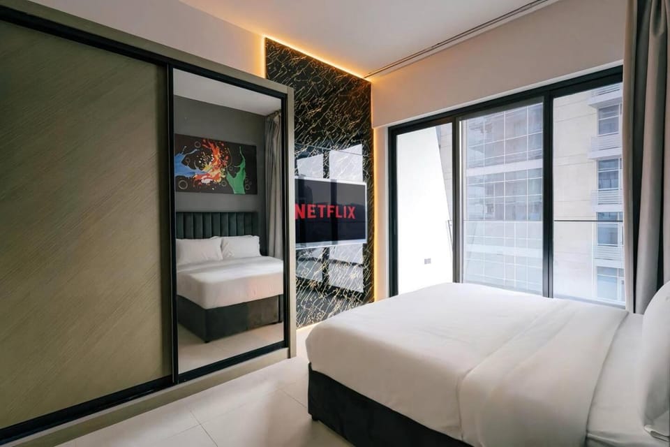 Bed, TV and multimedia, Photo of the whole room, Bedroom