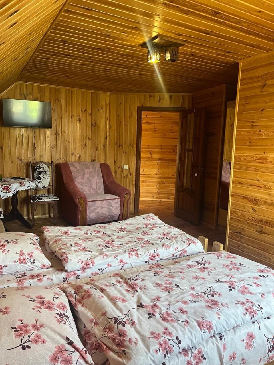 Перлина Comfort - номери з власним санвузлом Bed and Breakfast in Ukraine