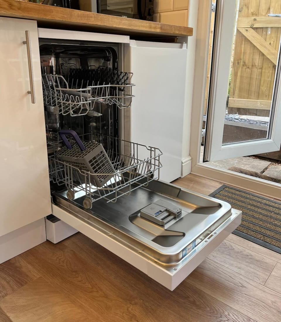 One Bedroom house free parking Apartment in Cheltenham