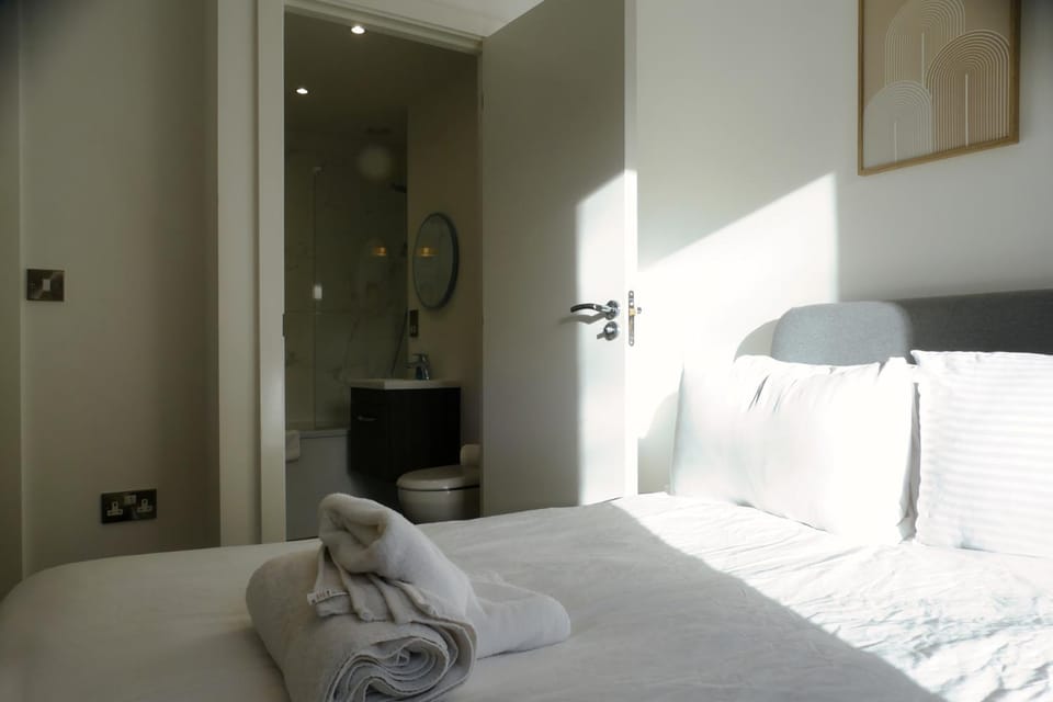 Bed, Bathroom, Bedroom, Bath, towels