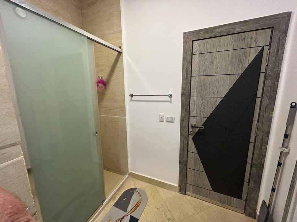 New 1BR Apt Balcony Full Kitchen Apartment in Red Sea Governorate
