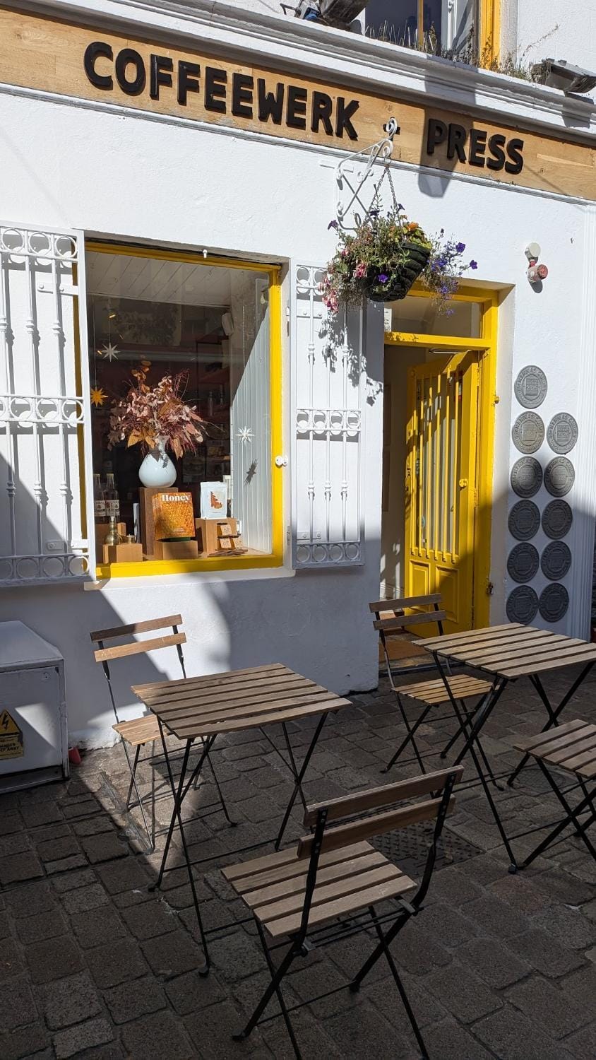 Modern Galway Apartment Sleeps 4 with Walk to City & Parking Apartment in Galway
